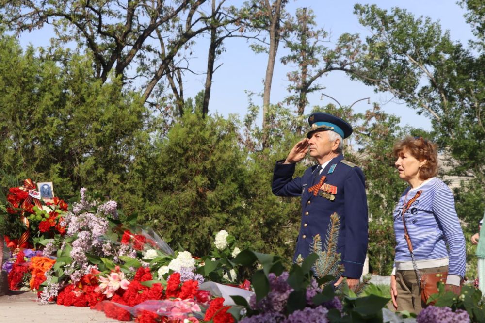 Яна Сылкина: Депутаты Совета городского округа город Северодонецк, сотрудники аппарата Совета вместе с северодончанами приняли участие в мероприятиях, посвященных 80-летию Великой Победы Яна Сылкина: Депутаты Совета городского округа город Северодонецк, сотрудники аппарата Совета вместе с северодончанами приняли участие в мероприятиях, посвященных 80-летию Великой Победы