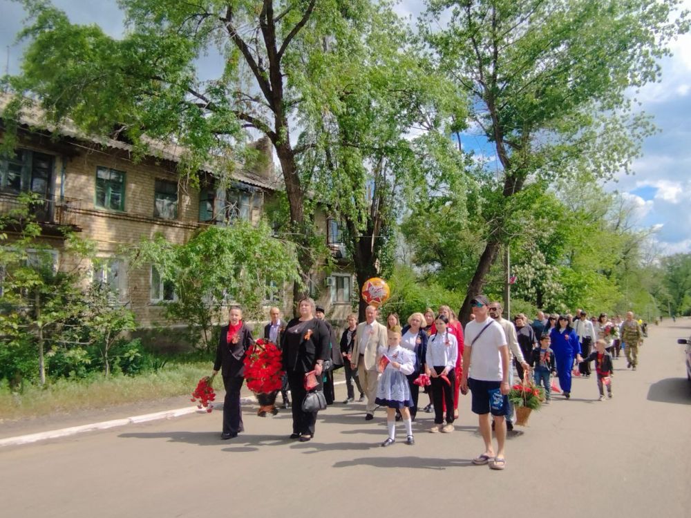 В поселке Краснодон активисты, сторонники и депутаты Партии «ЕДИНАЯ РОССИЯ» организовали пешую акцию «80 тысяч шагов к Великой Победе» В поселке Краснодон активисты, сторонники и депутаты Партии «ЕДИНАЯ РОССИЯ» организовали пешую акцию «80 тысяч шагов к Великой Победе»