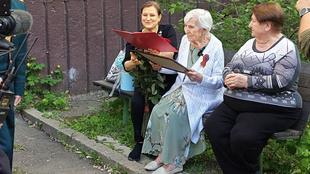 8 мая Ливадиной Серафиме Николаевне, ветерану Великой Отечественной войны исполнился 101 год 8 мая Ливадиной Серафиме Николаевне, ветерану Великой Отечественной войны исполнился 101 год