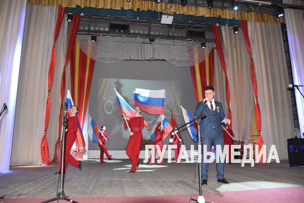 В Свердловске состоялся концерт, посвященный юбилею Великой Победы В Свердловске состоялся концерт, посвященный юбилею Великой Победы