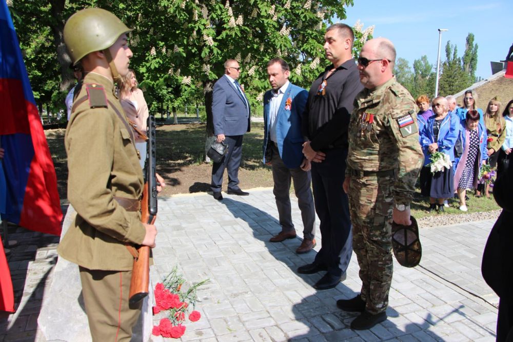 В ноябре 2021 года при раскопках, произведённых членами военно-патриотического поискового клуба "Плацдарм" в пгт Меловое, на территории площади им. Ф. Чечерева, было обнаружено 61 останков военнослужащих Красной Армии В ноябре 2021 года при раскопках, произведённых членами военно-патриотического поискового клуба "Плацдарм" в пгт Меловое, на территории площади им. Ф. Чечерева, было обнаружено 61 останков военнослужащих Красной Армии