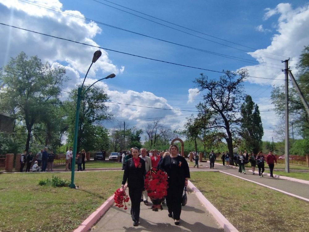 В поселке Краснодон активисты, сторонники и депутаты Партии «ЕДИНАЯ РОССИЯ» организовали пешую акцию «80 тысяч шагов к Великой Победе» В поселке Краснодон активисты, сторонники и депутаты Партии «ЕДИНАЯ РОССИЯ» организовали пешую акцию «80 тысяч шагов к Великой Победе»