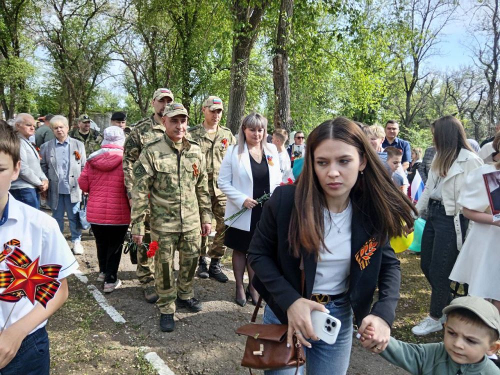 В поселке Новосветловка присоединились к акции «Единой России» «80 тысяч шагов к Победе» В поселке Новосветловка присоединились к акции «Единой России» «80 тысяч шагов к Победе»