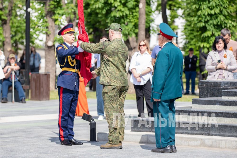 В центре Луганска прошли традиционные мероприятия, посвященные Дню Победы В центре Луганска прошли традиционные мероприятия, посвященные Дню Победы