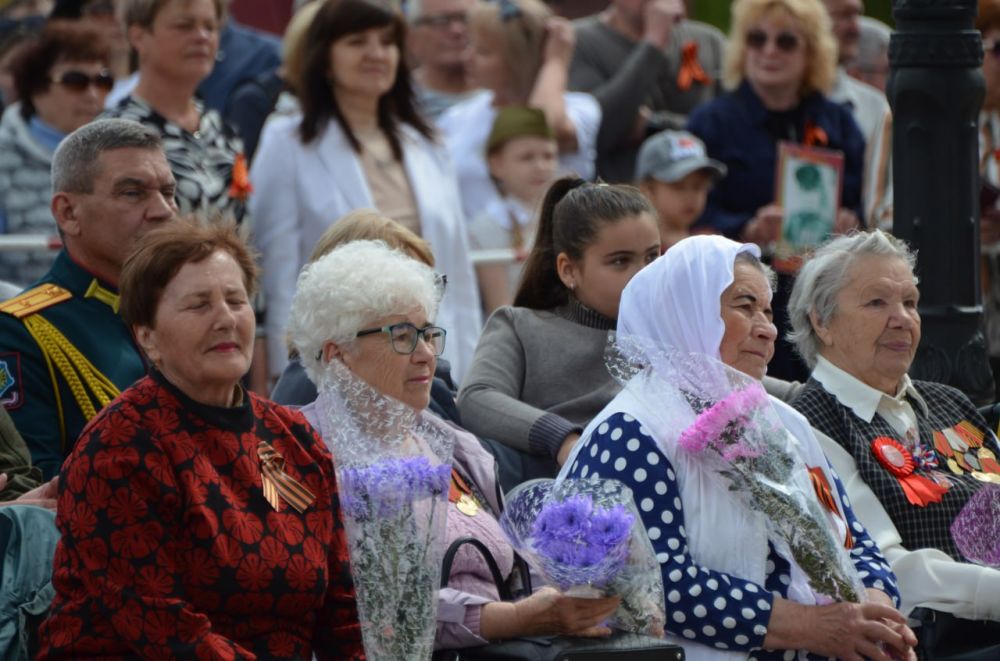 Краснодон отмечает 80-летие Победы Краснодон отмечает 80-летие Победы