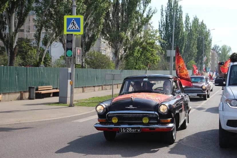 Более 500 автомобилей и мотоциклов: Рекордным автопробегом Луганск отметил День Победы Более 500 автомобилей и мотоциклов: Рекордным автопробегом Луганск отметил День Победы