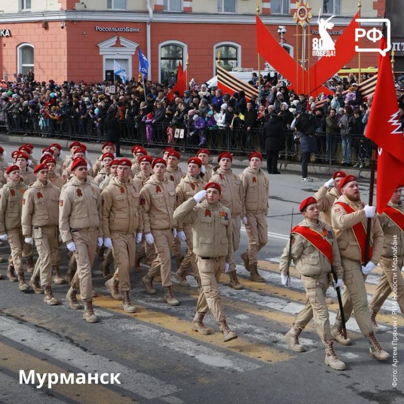 Парады, «Бессмертный полк», возложение цветов к Вечному огню — по всей стране празднуют День Победы Парады, «Бессмертный полк», возложение цветов к Вечному огню — по всей стране празднуют День Победы