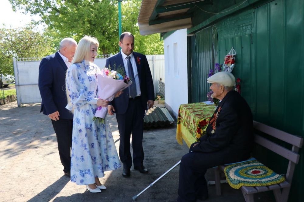 Поздравление ветерана Великой Отечественной войны с Днём Победы Поздравление ветерана Великой Отечественной войны с Днём Победы