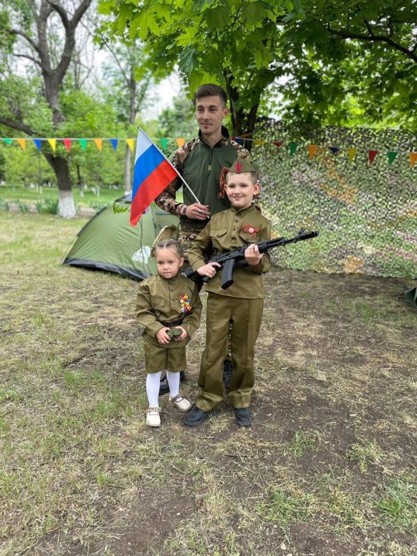 Краснодон присоединился к патриотической акции "Память и гордость" Краснодон присоединился к патриотической акции "Память и гордость"