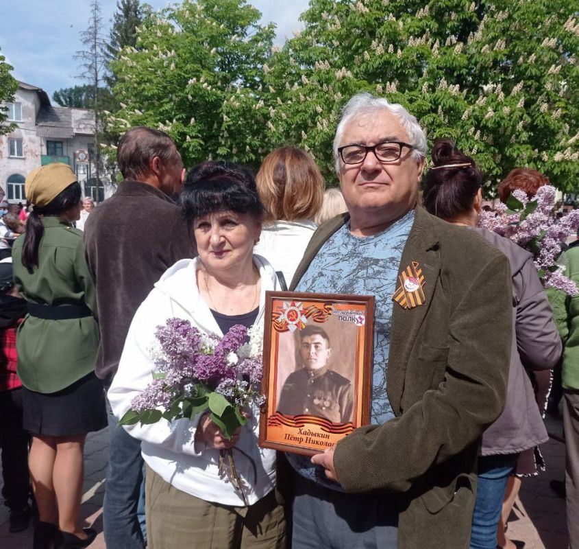 В Антраците на площади мемориального комплекса «Вечный огонь» состоялся торжественный митинг «Салют и слава годовщине навеки памятного дня» В Антраците на площади мемориального комплекса «Вечный огонь» состоялся торжественный митинг «Салют и слава годовщине навеки памятного дня»