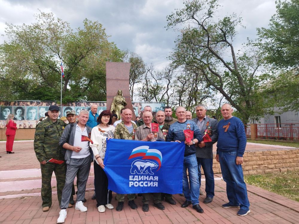 В поселке Краснодон активисты, сторонники и депутаты Партии «ЕДИНАЯ РОССИЯ» организовали пешую акцию «80 тысяч шагов к Великой Победе» В поселке Краснодон активисты, сторонники и депутаты Партии «ЕДИНАЯ РОССИЯ» организовали пешую акцию «80 тысяч шагов к Великой Победе»