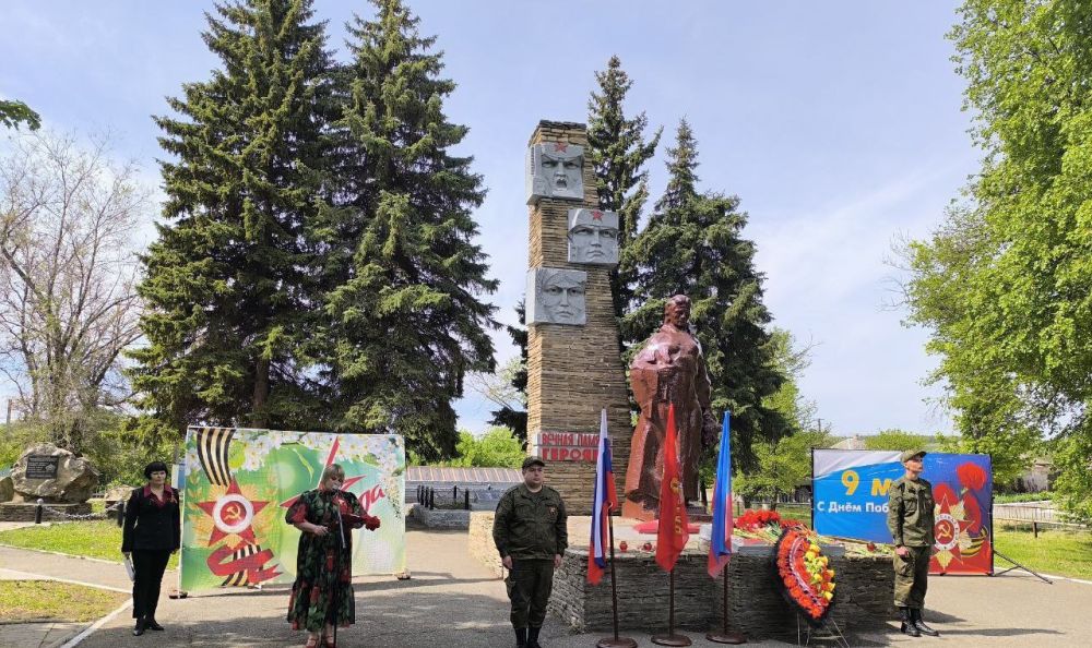Митинг, посвященный 80-летию Победы, у памятника Скорбящей матери: единство и память Митинг, посвященный 80-летию Победы, у памятника Скорбящей матери: единство и память