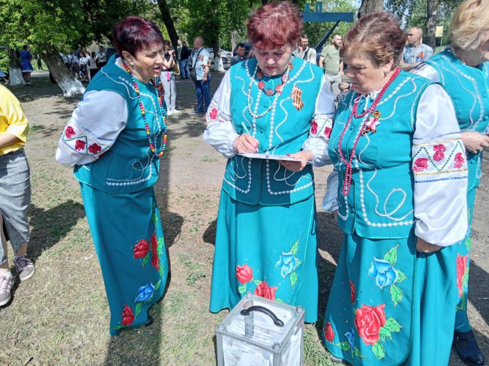 Сергей Козенко: Сегодня, в День Великой Победы, Краснодонский муниципальный округ оживился в праздничной атмосфере! Жители с энтузиазмом принимают участие в торжествах и массово посещают общественные места, наслаждаясь... Сергей Козенко: Сегодня, в День Великой Победы, Краснодонский муниципальный округ оживился в праздничной атмосфере! Жители с энтузиазмом принимают участие в торжествах и массово посещают общественные места, наслаждаясь...