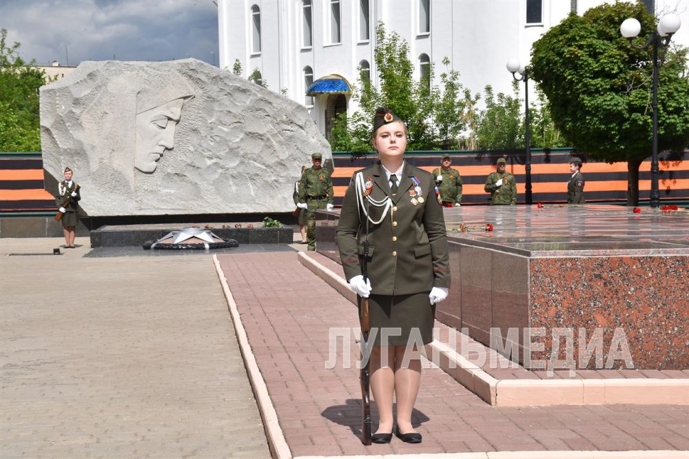 В Краснодоне встретили 80-летие Великой Победы В Краснодоне встретили 80-летие Великой Победы