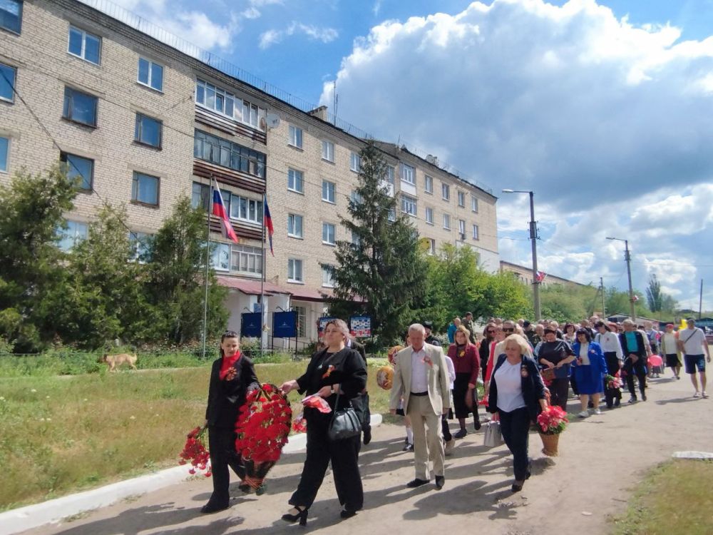 В поселке Краснодон активисты, сторонники и депутаты Партии «ЕДИНАЯ РОССИЯ» организовали пешую акцию «80 тысяч шагов к Великой Победе» В поселке Краснодон активисты, сторонники и депутаты Партии «ЕДИНАЯ РОССИЯ» организовали пешую акцию «80 тысяч шагов к Великой Победе»