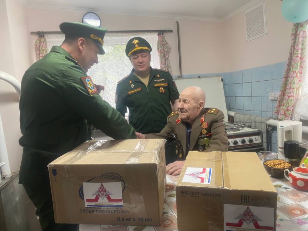 Военный комиссар Станичного-Луганского района с личным составом, поздравили ветеранов ВОВ Станично-Луганского округа, Ткаченко Сергея Семеновича и Чередниченко Василия Демьяновича с 80-й годовщиной Победы в Великой... Военный комиссар Станичного-Луганского района с личным составом, поздравили ветеранов ВОВ Станично-Луганского округа, Ткаченко Сергея Семеновича и Чередниченко Василия Демьяновича с 80-й годовщиной Победы в Великой...