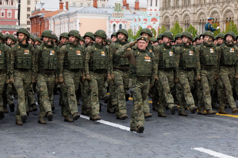 На Кремлевской площади - парадные расчёты участников специальной военной операции На Кремлевской площади - парадные расчёты участников специальной военной операции