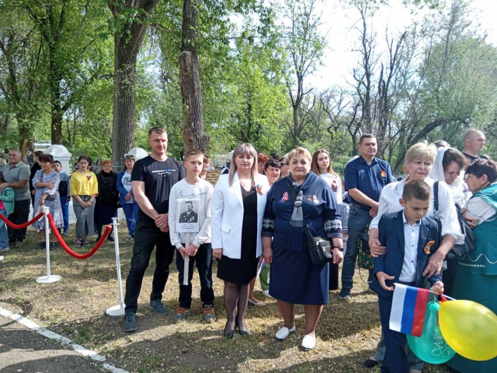 В поселке Новосветловка присоединились к акции «Единой России» «80 тысяч шагов к Победе» В поселке Новосветловка присоединились к акции «Единой России» «80 тысяч шагов к Победе»