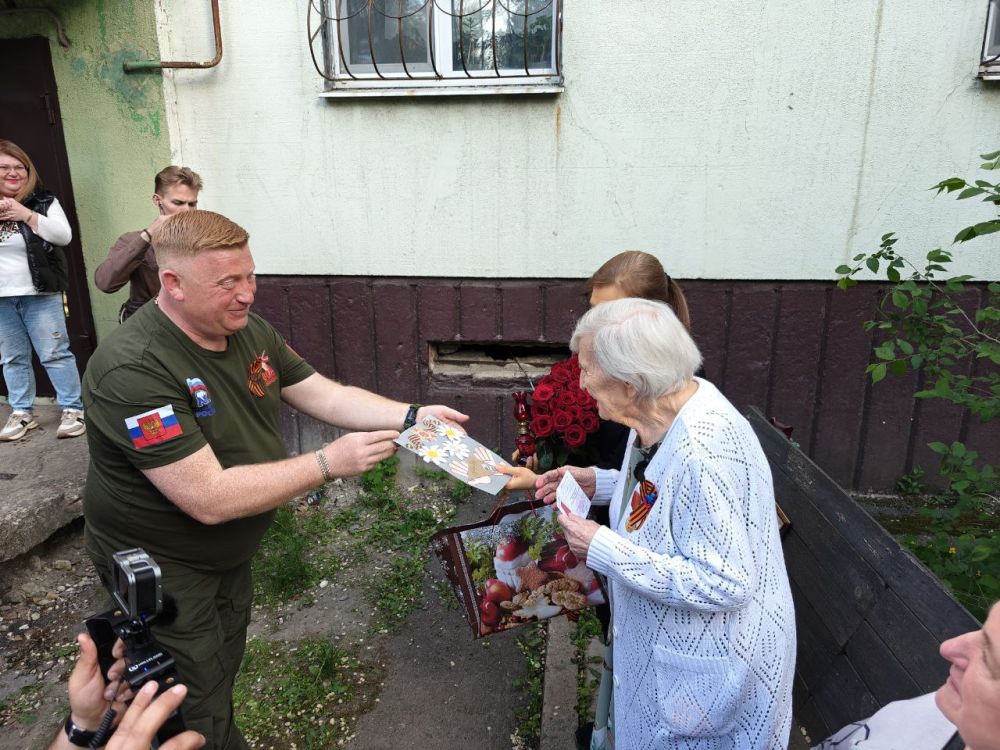 8 мая Ливадиной Серафиме Николаевне, ветерану Великой Отечественной войны исполнился 101 год 8 мая Ливадиной Серафиме Николаевне, ветерану Великой Отечественной войны исполнился 101 год