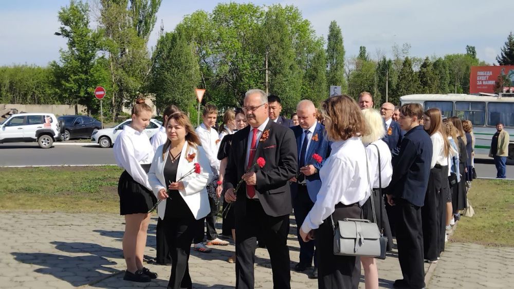 В Антрацитовском муниципальном округе прошел ряд мероприятий, посвященных празднованию Дня Победы В Антрацитовском муниципальном округе прошел ряд мероприятий, посвященных празднованию Дня Победы