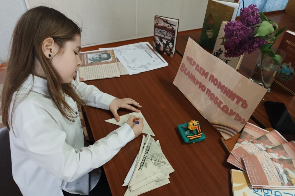 Литературно-исторический экскурс «Будем помнить Великую Победу» провели в Свердловской ЦГБ Литературно-исторический экскурс «Будем помнить Великую Победу» провели в Свердловской ЦГБ