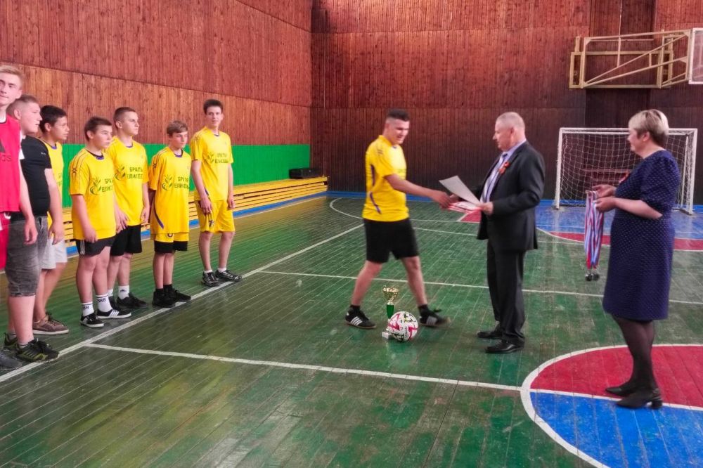 В Астаховском спорткомплексе в 22-й раз разыграли «Кубок Победы» по мини-футболу среди сельских команд В Астаховском спорткомплексе в 22-й раз разыграли «Кубок Победы» по мини-футболу среди сельских команд