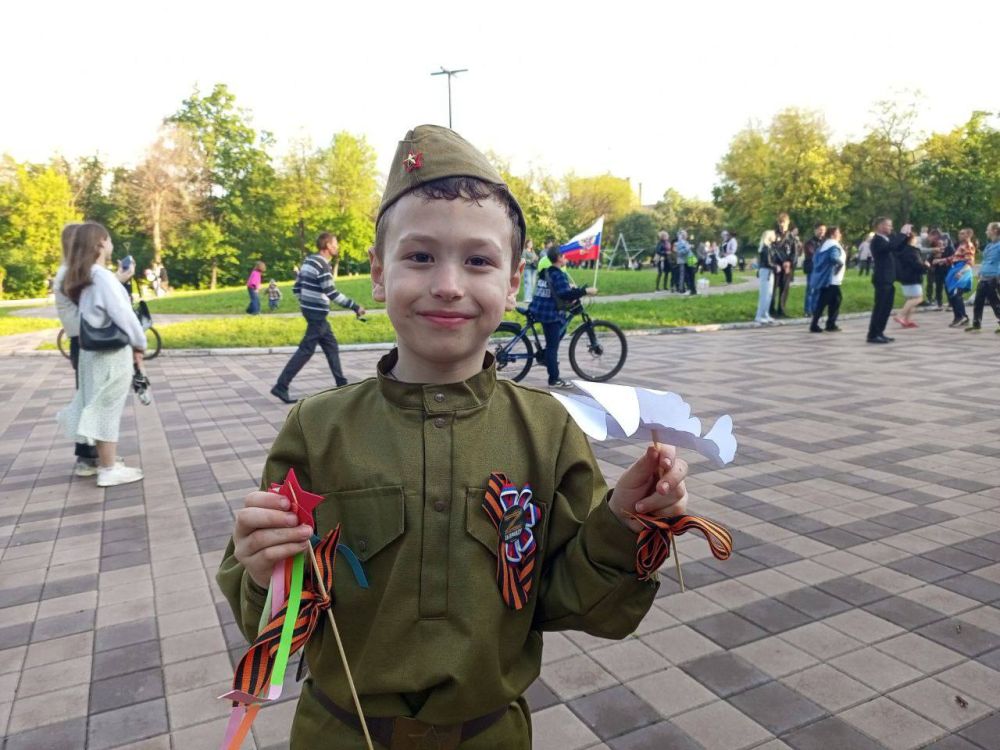 В алчевском парке культуры и отдыха имени Победы состоялась концертная программа «У фронтового костра» В алчевском парке культуры и отдыха имени Победы состоялась концертная программа «У фронтового костра»