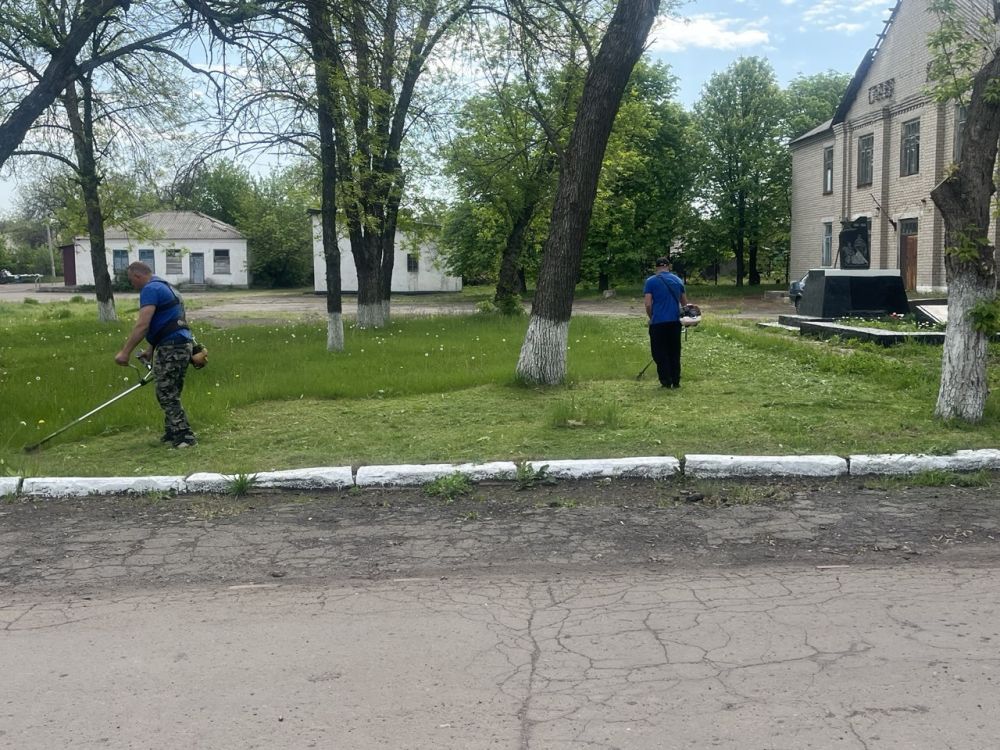 Женщины Единой России проводят акции по благоустройству Красного Луча Женщины Единой России проводят акции по благоустройству Красного Луча
