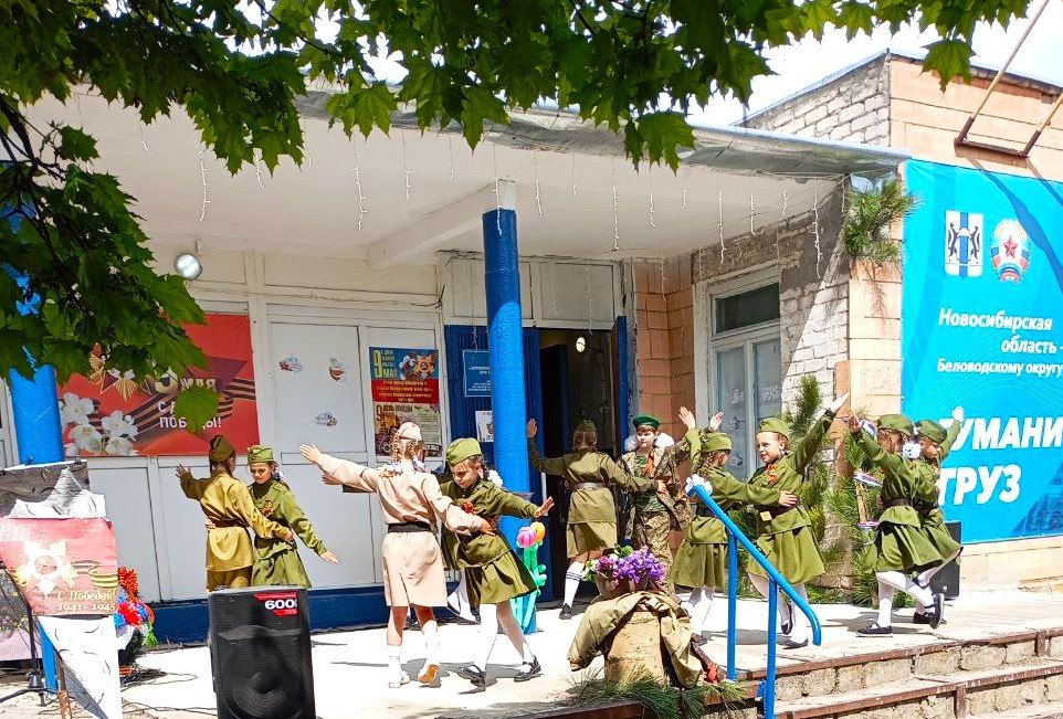 Активисты партии «Единая Россия» и жители сел организовали «Автопробег» с Знаменем Победы, посвященное 80-летию Великой Победы и прошло по маршруту: Литвиновка – Брусовка – Шуликовка Активисты партии «Единая Россия» и жители сел организовали «Автопробег» с Знаменем Победы, посвященное 80-летию Великой Победы и прошло по маршруту: Литвиновка – Брусовка – Шуликовка