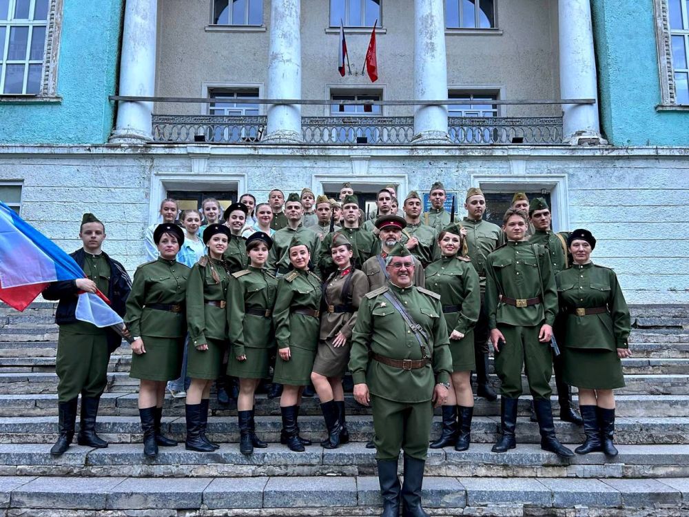 9 мая в Красном Луче торжественно отметили 80-ю годовщину Победы в Великой Отечественной войне! 9 мая в Красном Луче торжественно отметили 80-ю годовщину Победы в Великой Отечественной войне!
