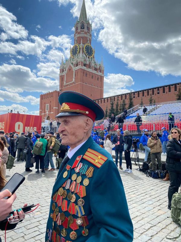 Яна Пащенко: Ветеран Великой Отечественной войны из Луганска Григорий Пономаренко принял участие в Параде Победы на Красной площади Яна Пащенко: Ветеран Великой Отечественной войны из Луганска Григорий Пономаренко принял участие в Параде Победы на Красной площади