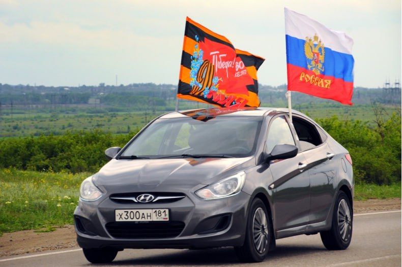 Масштабный в ЛНР автопробег прошёл из Червонопартизанска в Краснодон Масштабный в ЛНР автопробег прошёл из Червонопартизанска в Краснодон