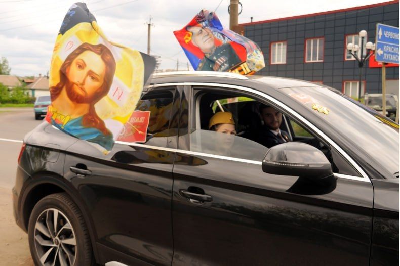 Масштабный в ЛНР автопробег прошёл из Червонопартизанска в Краснодон Масштабный в ЛНР автопробег прошёл из Червонопартизанска в Краснодон
