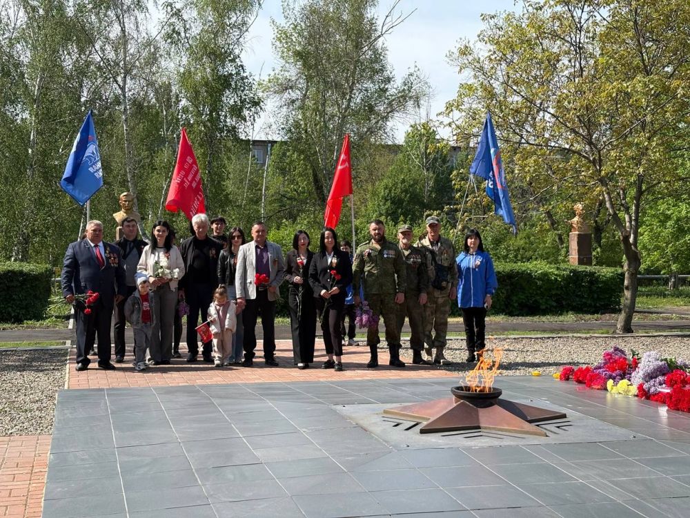 В Красном Луче состоялся автопробег в честь 80-й годовщины Великой Победы В Красном Луче состоялся автопробег в честь 80-й годовщины Великой Победы