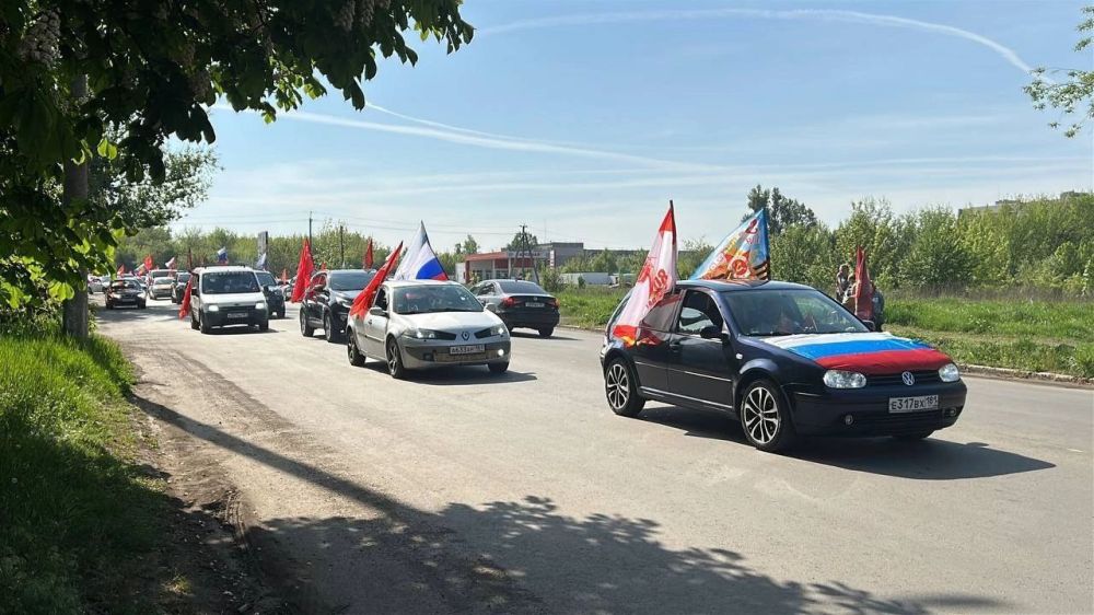 В Красном Луче состоялся автопробег в честь 80-й годовщины Великой Победы В Красном Луче состоялся автопробег в честь 80-й годовщины Великой Победы