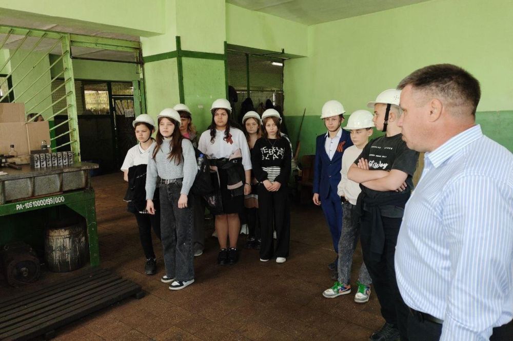 Ремонтно-механическое управление №2 ООО «ТЭК «Родина» в Свердловске распахнуло свои двери для учеников 8 класса Ремонтно-механическое управление №2 ООО «ТЭК «Родина» в Свердловске распахнуло свои двери для учеников 8 класса