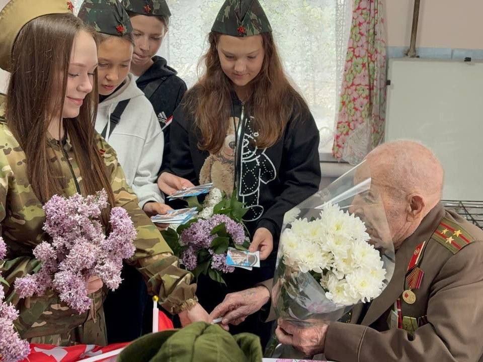 К 80-летию Дня Победы «Волонтеры Победы» и «ЕДИНАЯ РОССИЯ» запустили акцию «Письмо Победы» К 80-летию Дня Победы «Волонтеры Победы» и «ЕДИНАЯ РОССИЯ» запустили акцию «Письмо Победы»