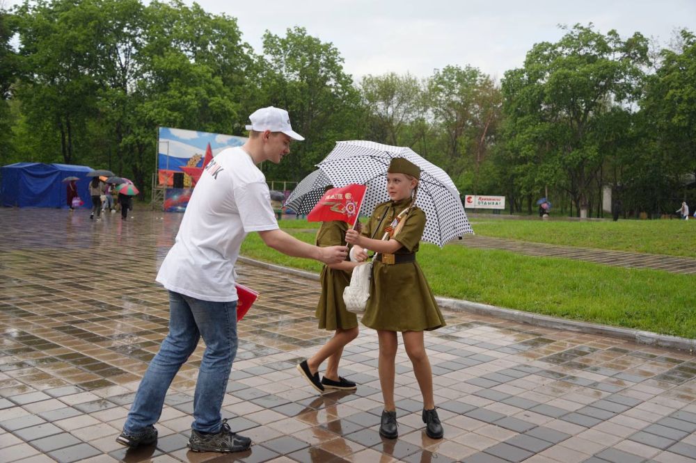 В алчевском парке культуры и отдыха имени Победы состоялась концертная программа «У фронтового костра» В алчевском парке культуры и отдыха имени Победы состоялась концертная программа «У фронтового костра»