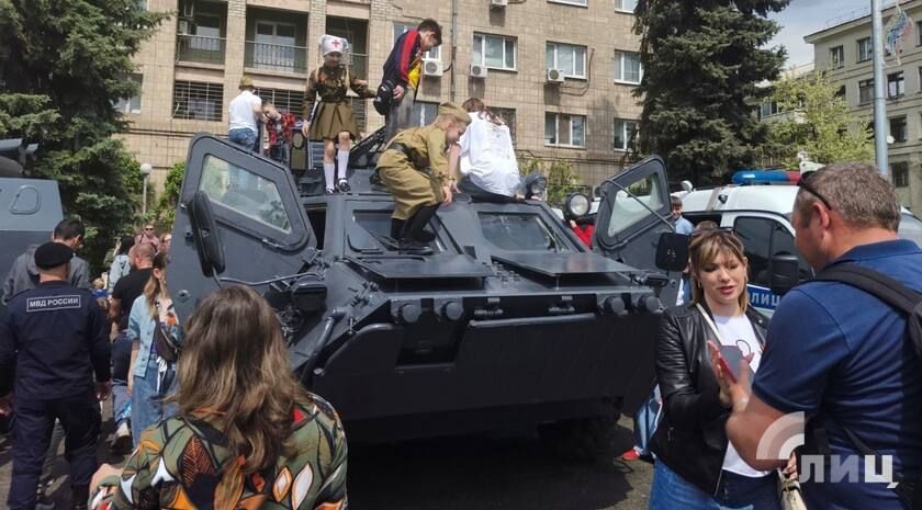 Трофейный бронетранспортёр БТР-4Е и бронеавтомобиль «Тритон» на вооружении специального полка полиции МВД РФ по Луганской Народной Республике Трофейный бронетранспортёр БТР-4Е и бронеавтомобиль «Тритон» на вооружении специального полка полиции МВД РФ по Луганской Народной Республике
