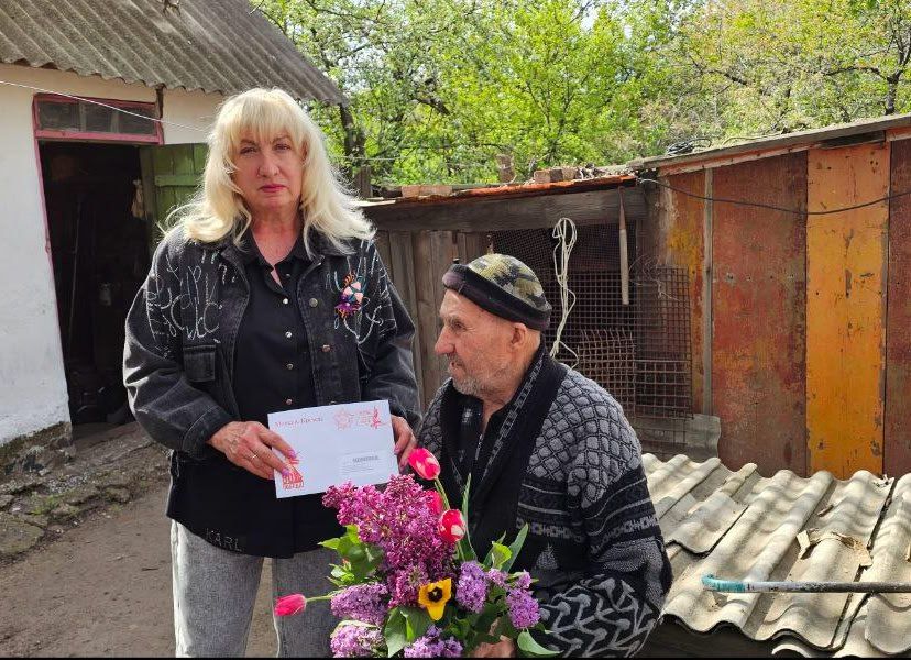 В рамках партийных проектов "Старшее поколение" и "Историческая память" активисты и сторонники Единой России посетили ветеранов и вручили персональные поздравления от Президента России В рамках партийных проектов "Старшее поколение" и "Историческая память" активисты и сторонники Единой России посетили ветеранов и вручили персональные поздравления от Президента России