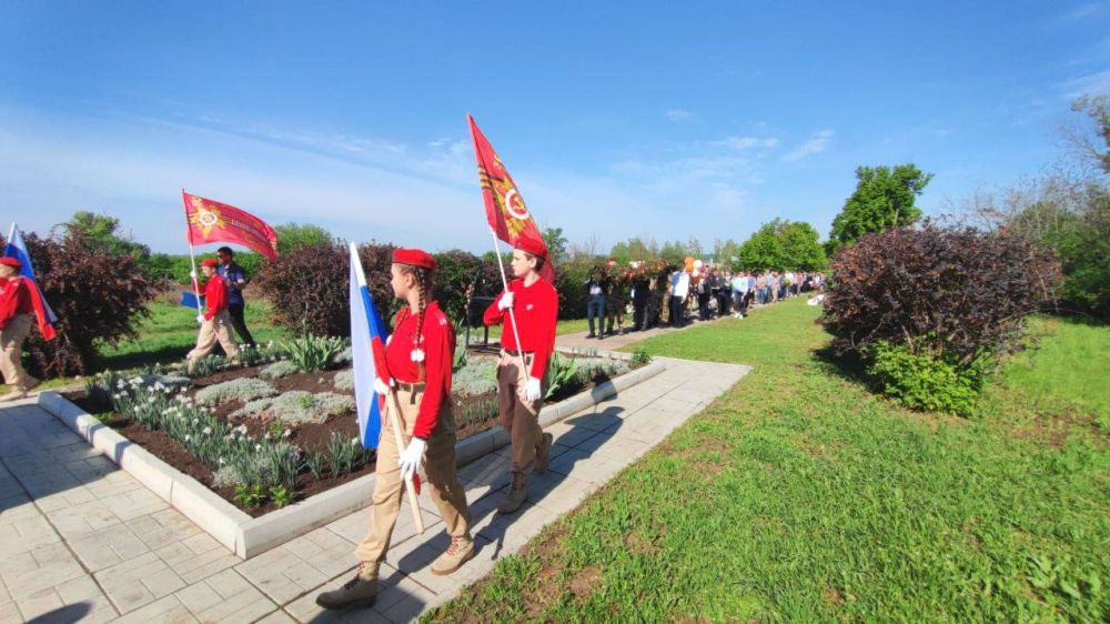 Юнармейцы отряда «Звезда»приняли участие в митинге, посвященном Дню Победы! Юнармейцы отряда «Звезда»приняли участие в митинге, посвященном Дню Победы!