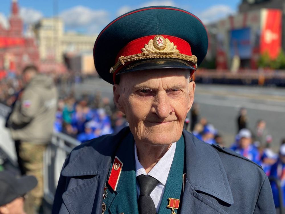 Ветеран ВОВ, луганчанин Григорий Пономаренко побывал на Параде Победы в Москве Ветеран ВОВ, луганчанин Григорий Пономаренко побывал на Параде Победы в Москве