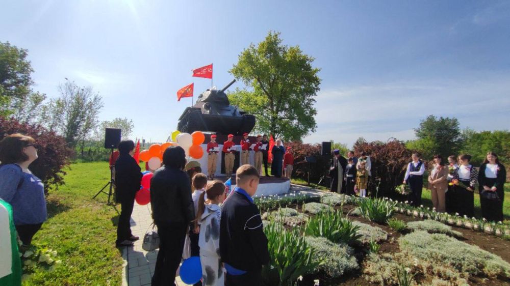 Юнармейцы отряда «Звезда»приняли участие в митинге, посвященном Дню Победы! Юнармейцы отряда «Звезда»приняли участие в митинге, посвященном Дню Победы!