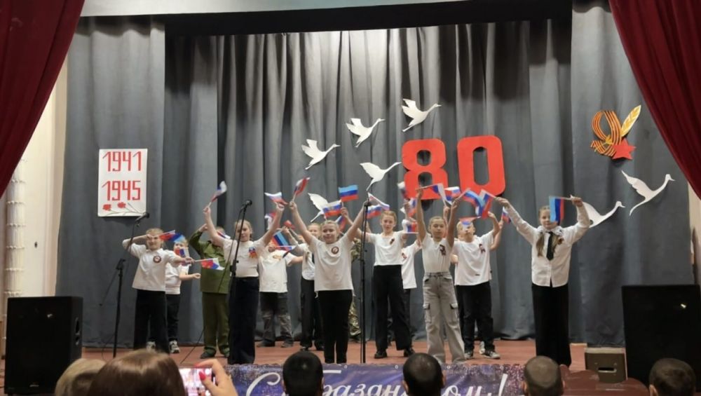 Утром 9 мая в селе Поповка сотрудники отдела по жизнеобеспечению пгт Северный, с. Давыдо-Никольское, с. Великий Суходол, жители села и поселка Северный собрались у Братской могилы советским воинам, чтобы провести... Утром 9 мая в селе Поповка сотрудники отдела по жизнеобеспечению пгт Северный, с. Давыдо-Никольское, с. Великий Суходол, жители села и поселка Северный собрались у Братской могилы советским воинам, чтобы провести...