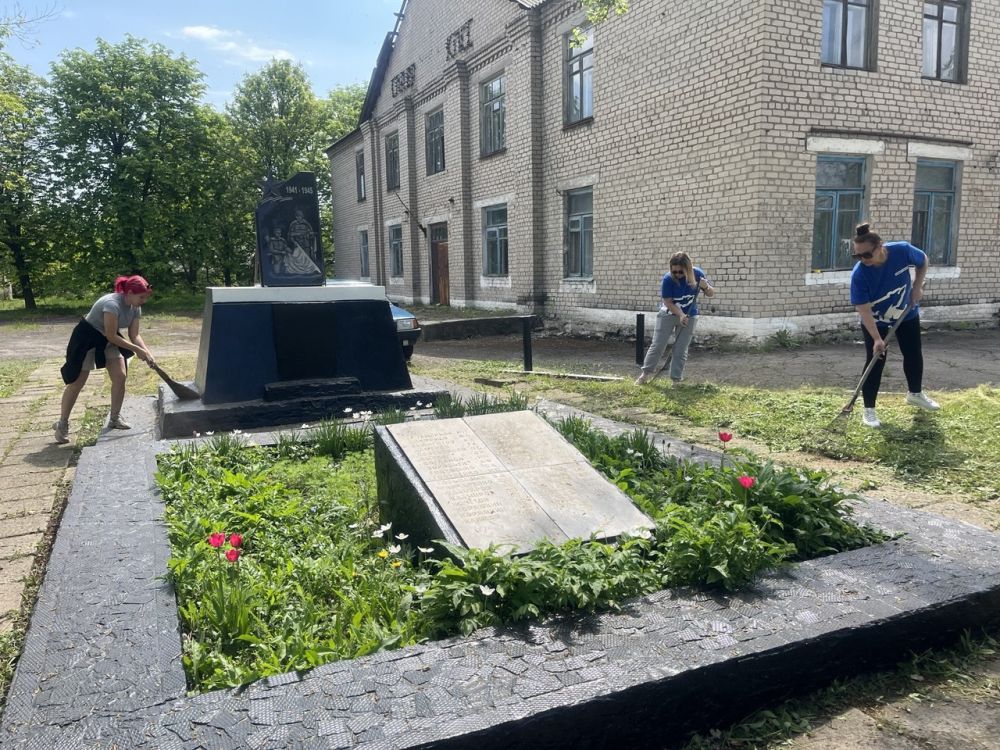 Женщины Единой России проводят акции по благоустройству Красного Луча Женщины Единой России проводят акции по благоустройству Красного Луча