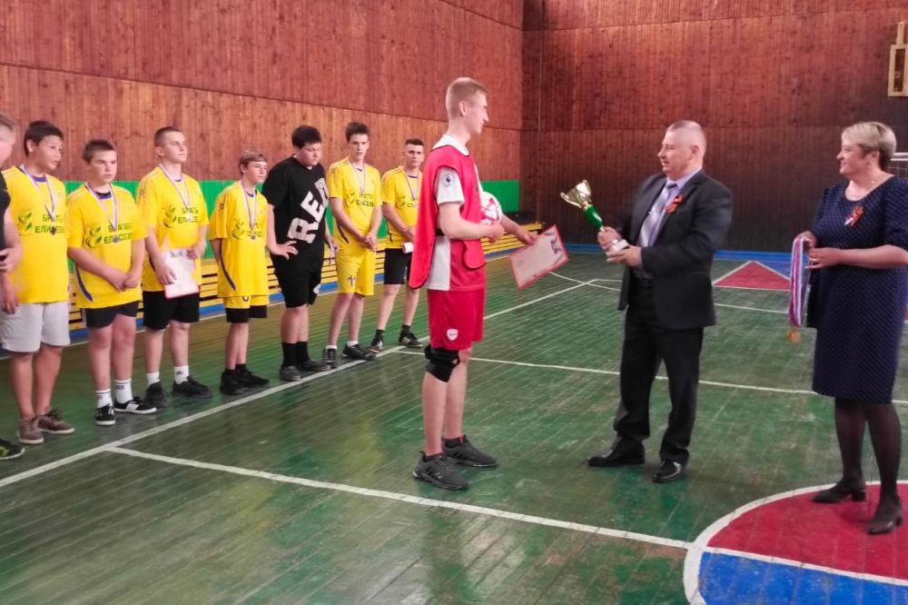 В Астаховском спорткомплексе в 22-й раз разыграли «Кубок Победы» по мини-футболу среди сельских команд В Астаховском спорткомплексе в 22-й раз разыграли «Кубок Победы» по мини-футболу среди сельских команд