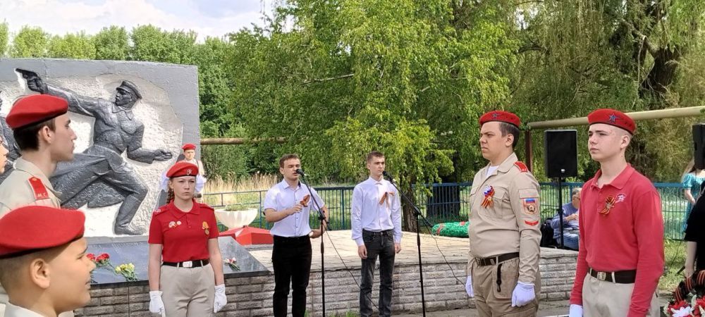 Празднование Дня Победы - это единство местного сообщества и благодарность к ветеранам и всем, кто внес свой вклад в Победу над фашизмом Празднование Дня Победы - это единство местного сообщества и благодарность к ветеранам и всем, кто внес свой вклад в Победу над фашизмом