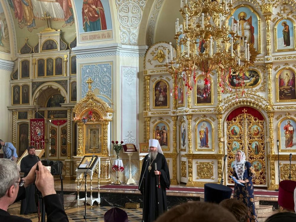 Сегодня участники ансамблей «Славянский луг» и «Колокольчик» приняли участие в 1 ом Епархиальном фестивале «Пасха Красная, Пасха Великая» который прошел в Свято-Петропавловском соборе Луганска Сегодня участники ансамблей «Славянский луг» и «Колокольчик» приняли участие в 1 ом Епархиальном фестивале «Пасха Красная, Пасха Великая» который прошел в Свято-Петропавловском соборе Луганска