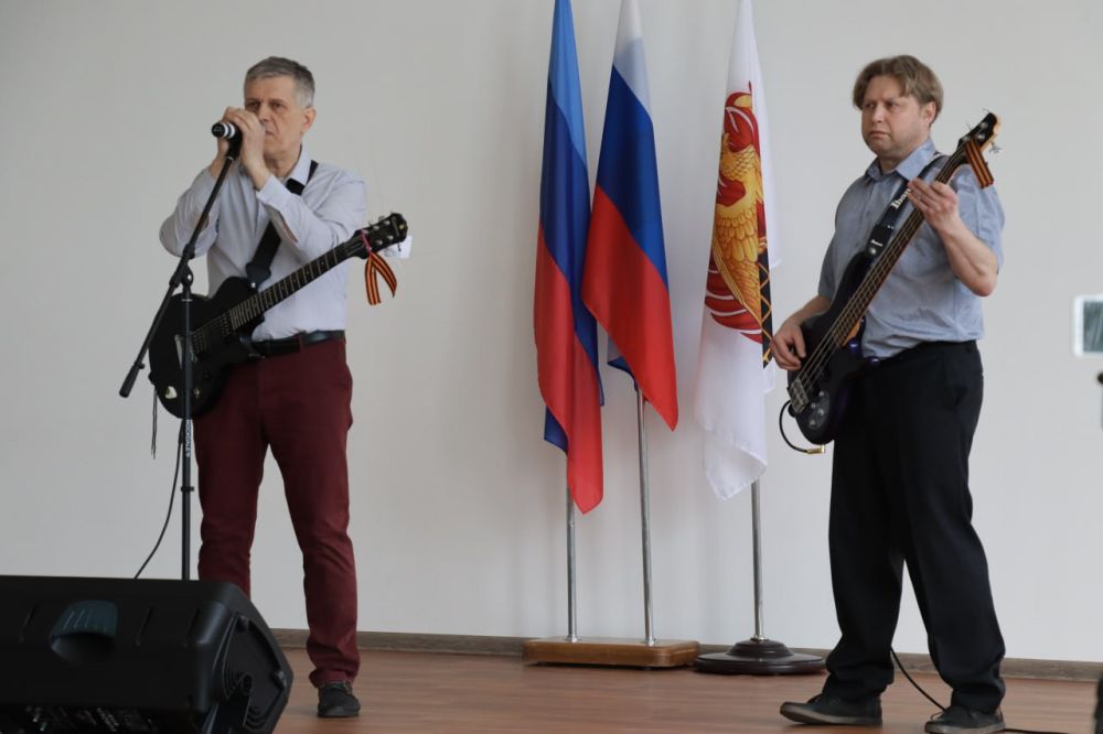 Одиннадцатую годовщину образования Луганской Народной Республики отметили в Северодонецке Одиннадцатую годовщину образования Луганской Народной Республики отметили в Северодонецке