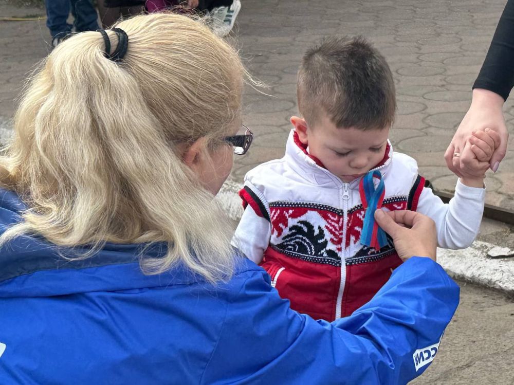 Сергей Колягин: В День Луганской Народной Республики в Первомайске состоялась торжественная церемония поднятия флага нашей Республики Сергей Колягин: В День Луганской Народной Республики в Первомайске состоялась торжественная церемония поднятия флага нашей Республики